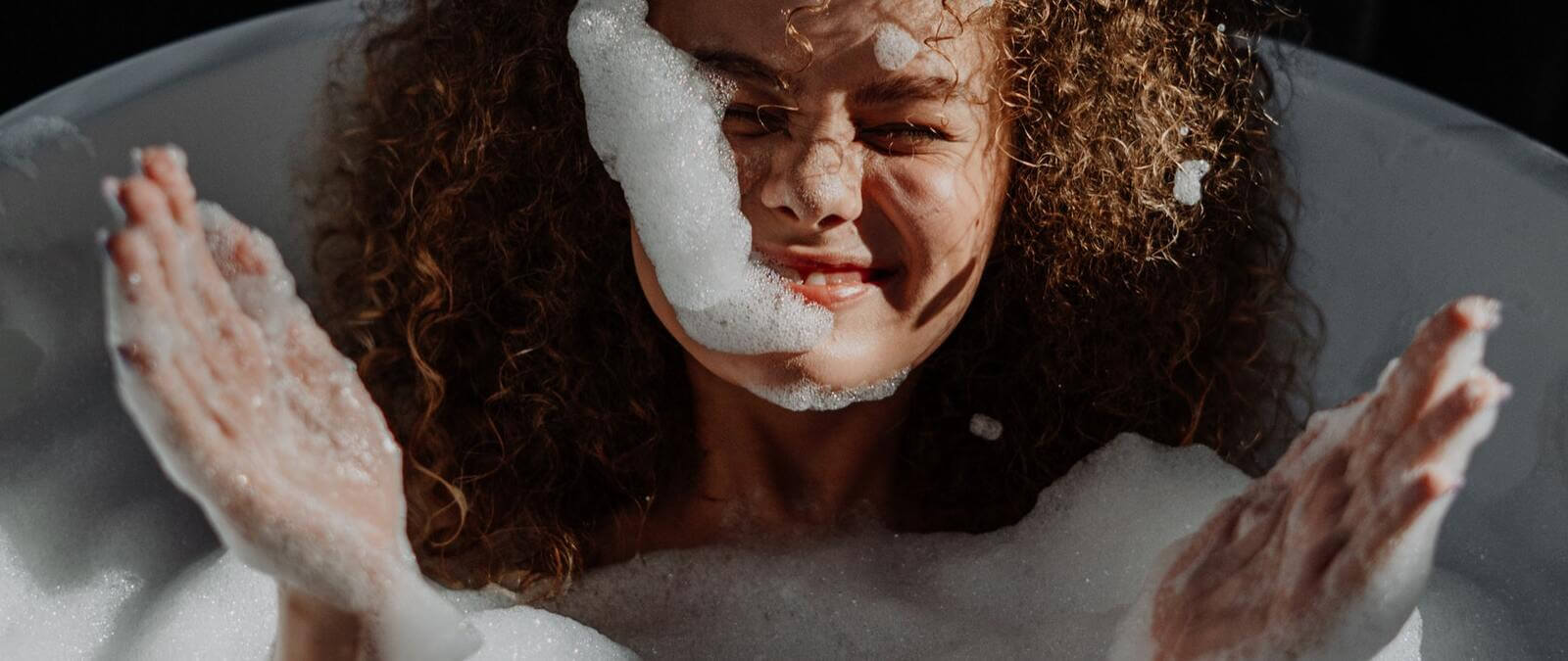 Bañarte tiene consecuencias positivas para el cuerpo y la mente, conoce estos 5 beneficios